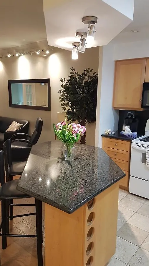 Hotel Toronto Luxury Accommodations - Qwest