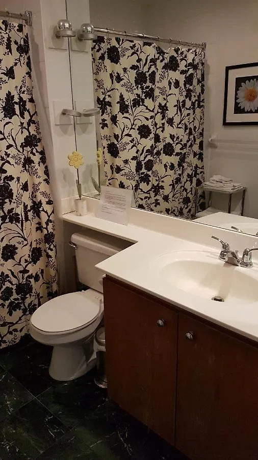 Toronto Luxury Accommodations - Qwest 3*,