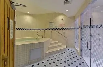 Hotel Toronto Luxury Accommodations - Qwest